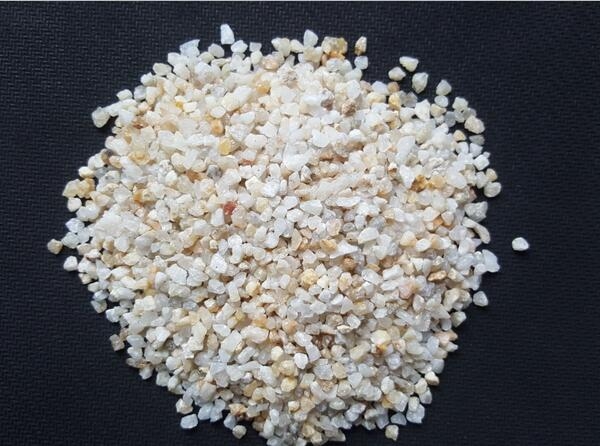 四川草坪石英砂